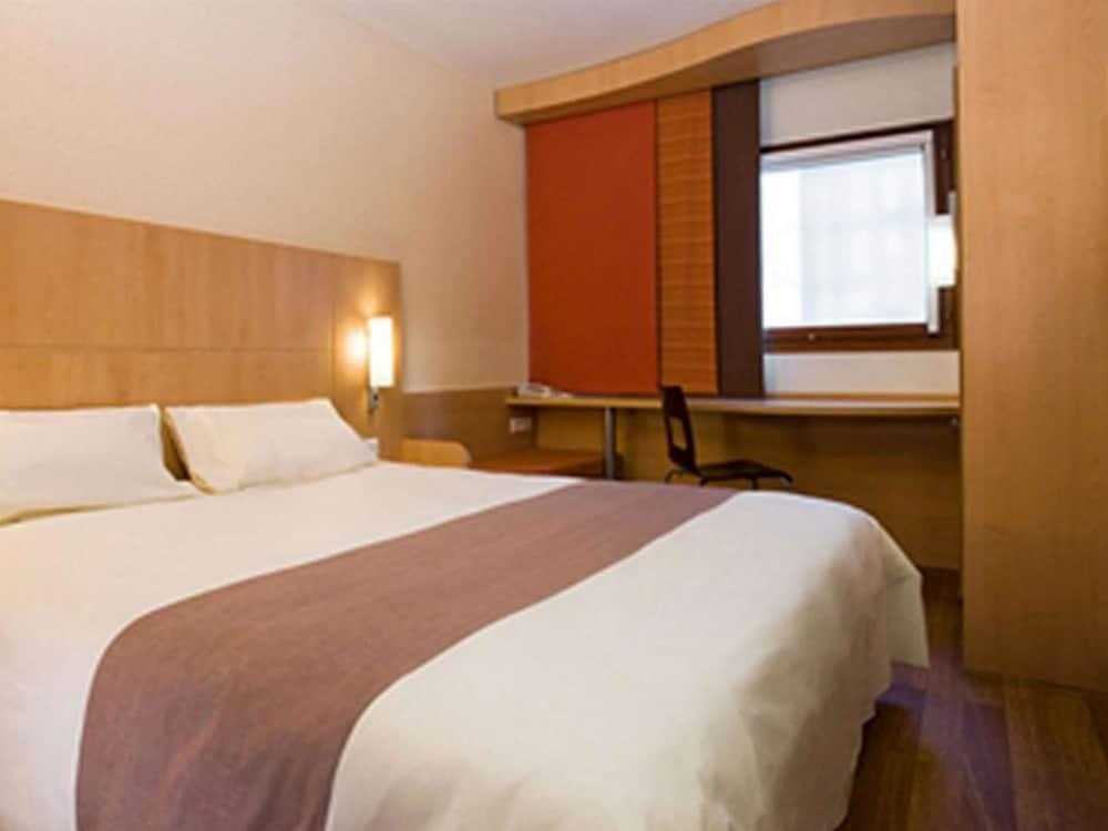 Ibis Gading Serpong Luaran gambar