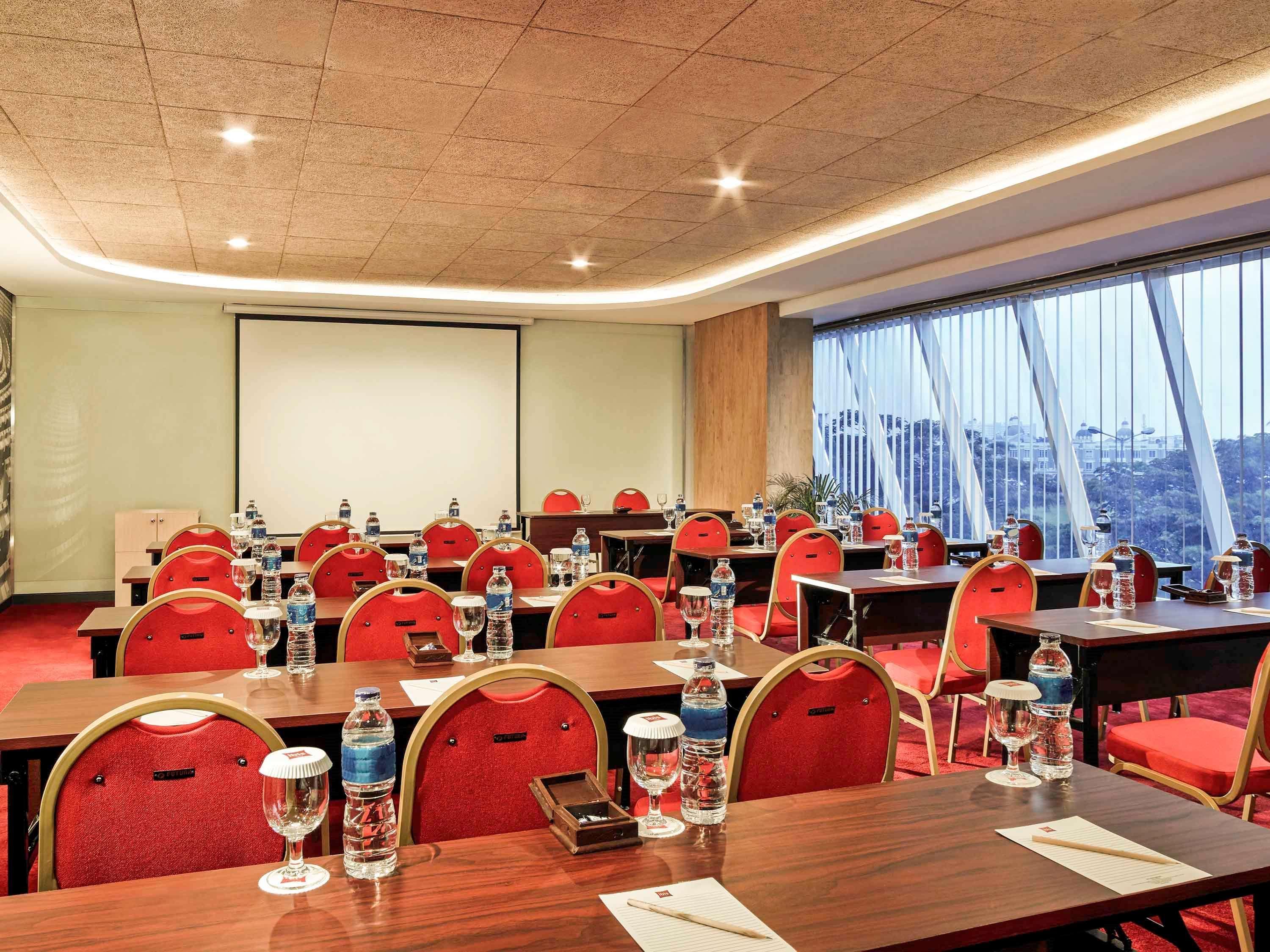 Ibis Gading Serpong Luaran gambar