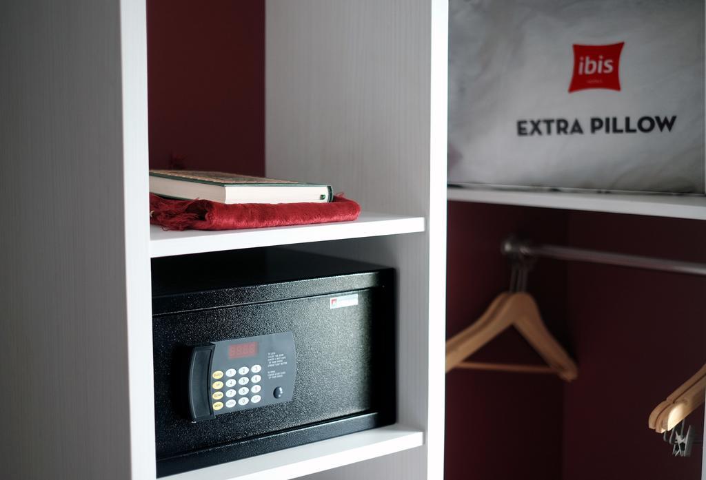 Ibis Gading Serpong Luaran gambar