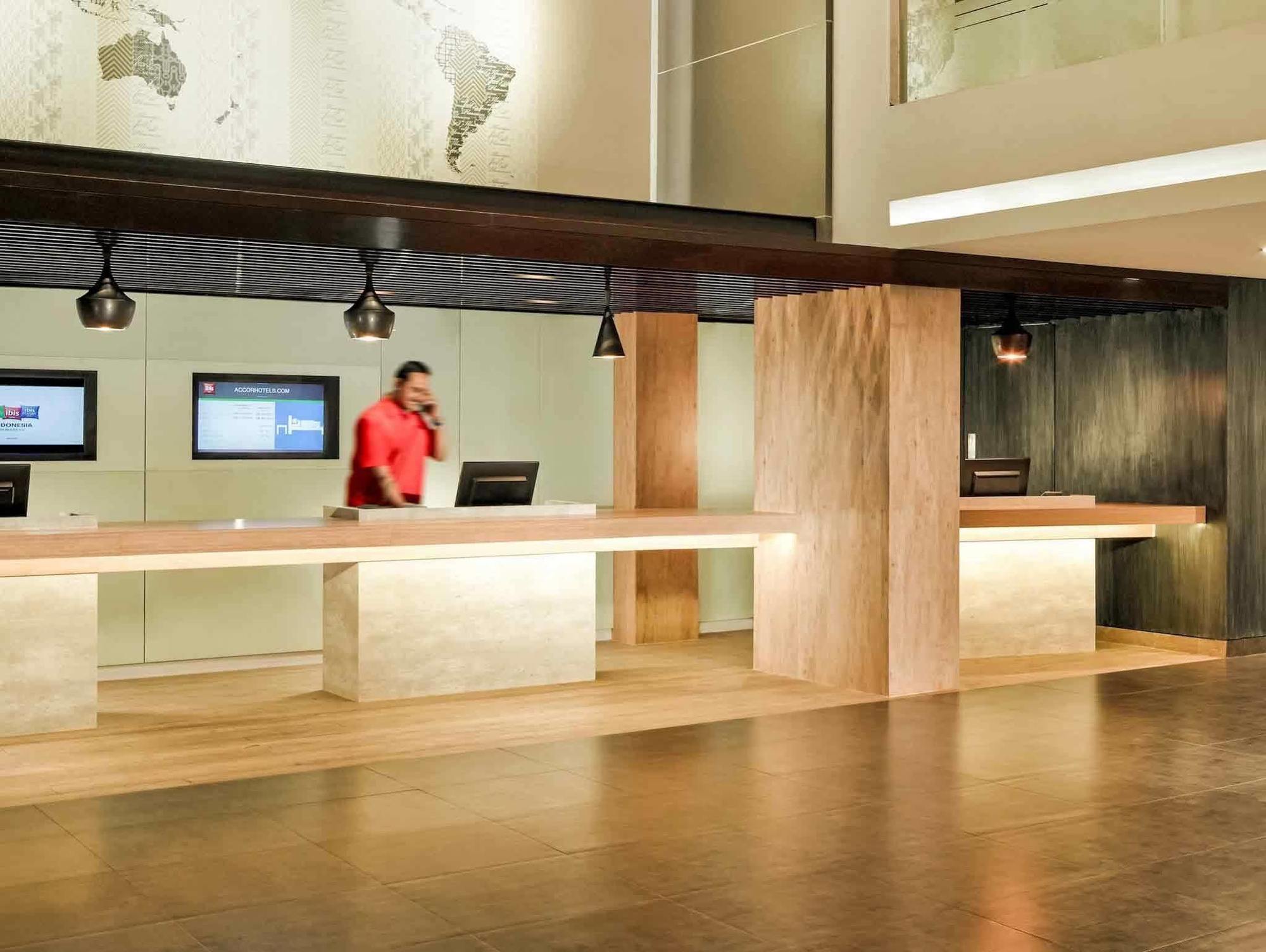 Ibis Gading Serpong Luaran gambar